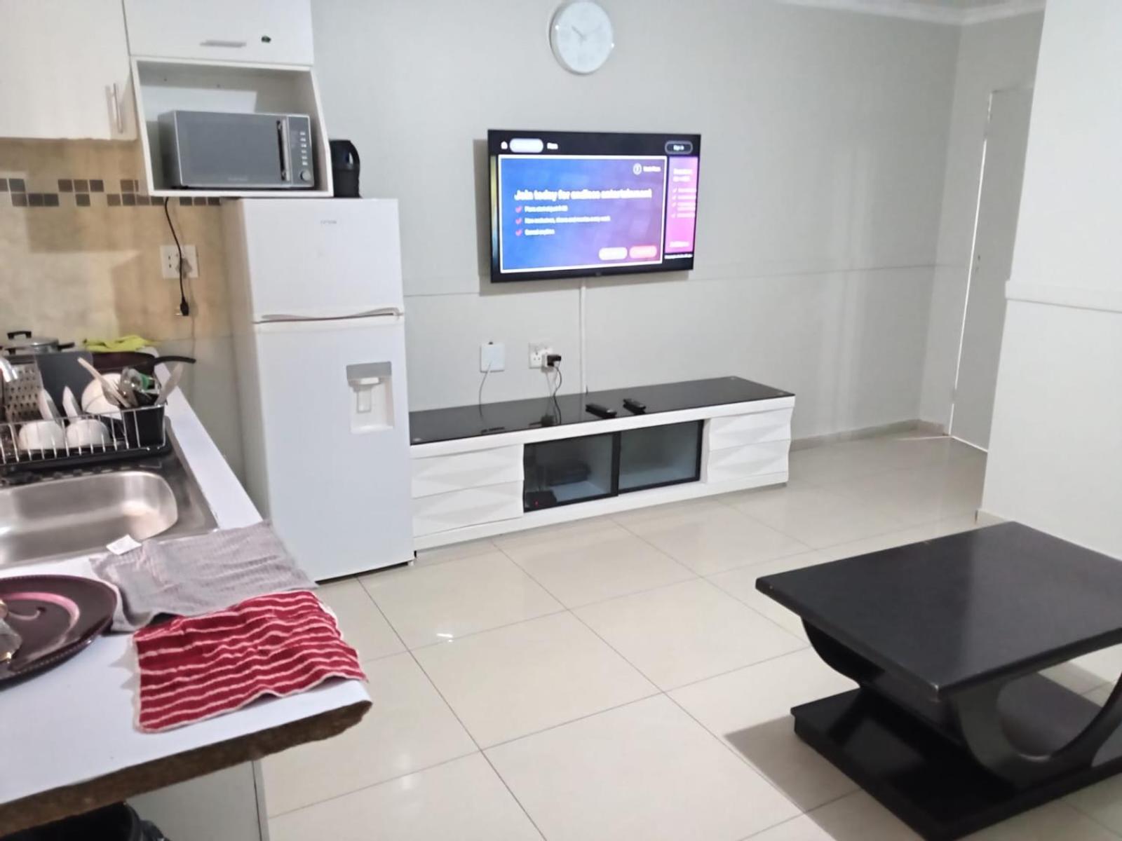 Gold Crown Room And Parlour Self-Catering Apartment With Balcony, Netflix & Youtube Aparthotel