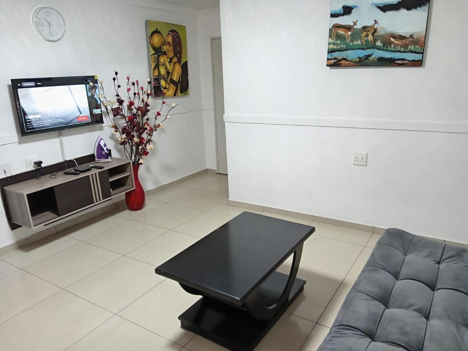 Aparthotel Gold Crown Room And Parlour Self-Catering Apartment With Balcony, Netflix & Youtube Johannesburg
