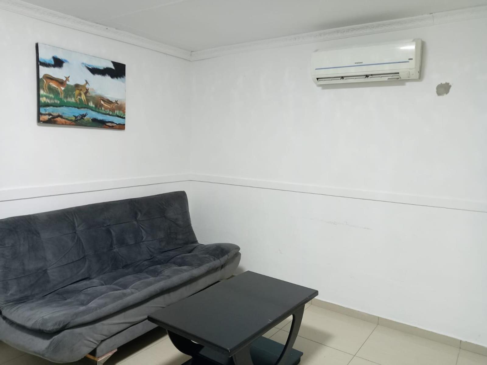 Gold Crown Room And Parlour Self-Catering Apartment With Balcony, Netflix & Youtube Aparthotel *