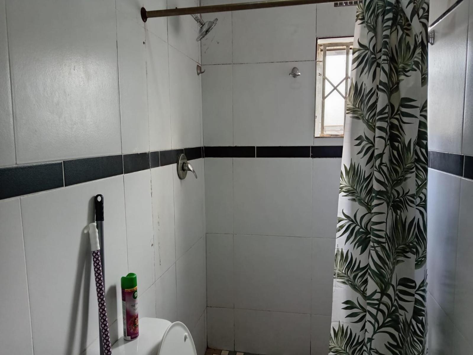 Aparthotel Gold Crown Room And Parlour Self-Catering Apartment With Balcony, Netflix & Youtube *