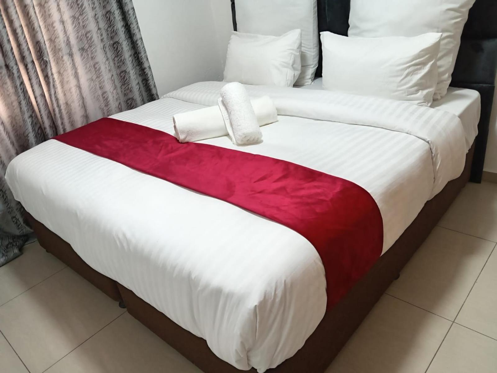 Aparthotel Gold Crown Room And Parlour Self-Catering Apartment With Balcony, Netflix & Youtube