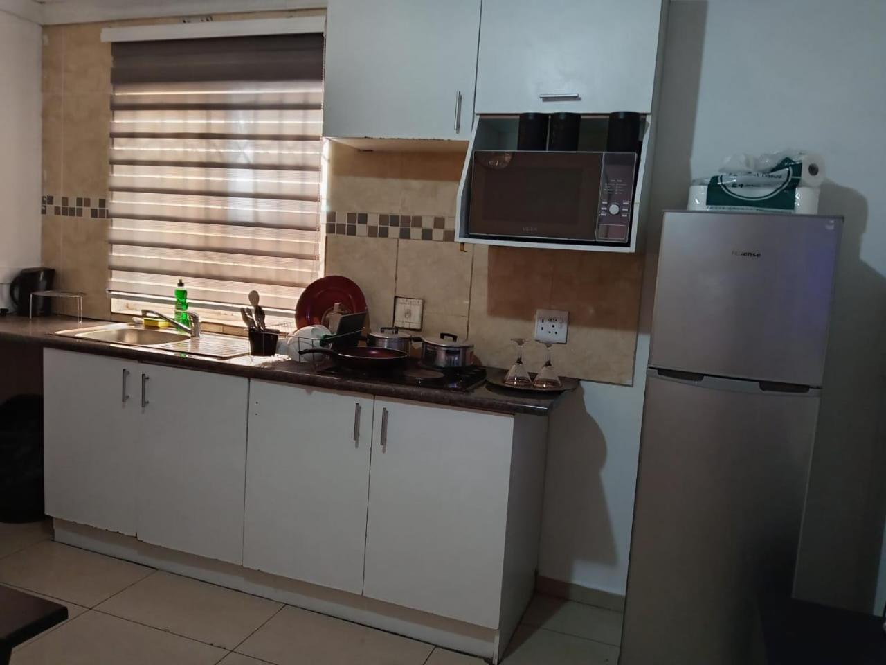 Gold Crown Room And Parlour Self-Catering Apartment With Balcony, Netflix & Youtube Aparthotel Johannesburg