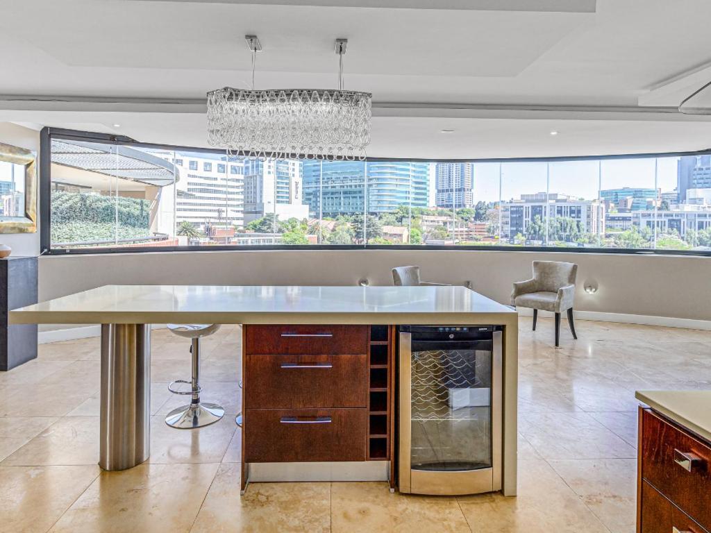 Luxury Penthouse In The Heart Of Sandton *