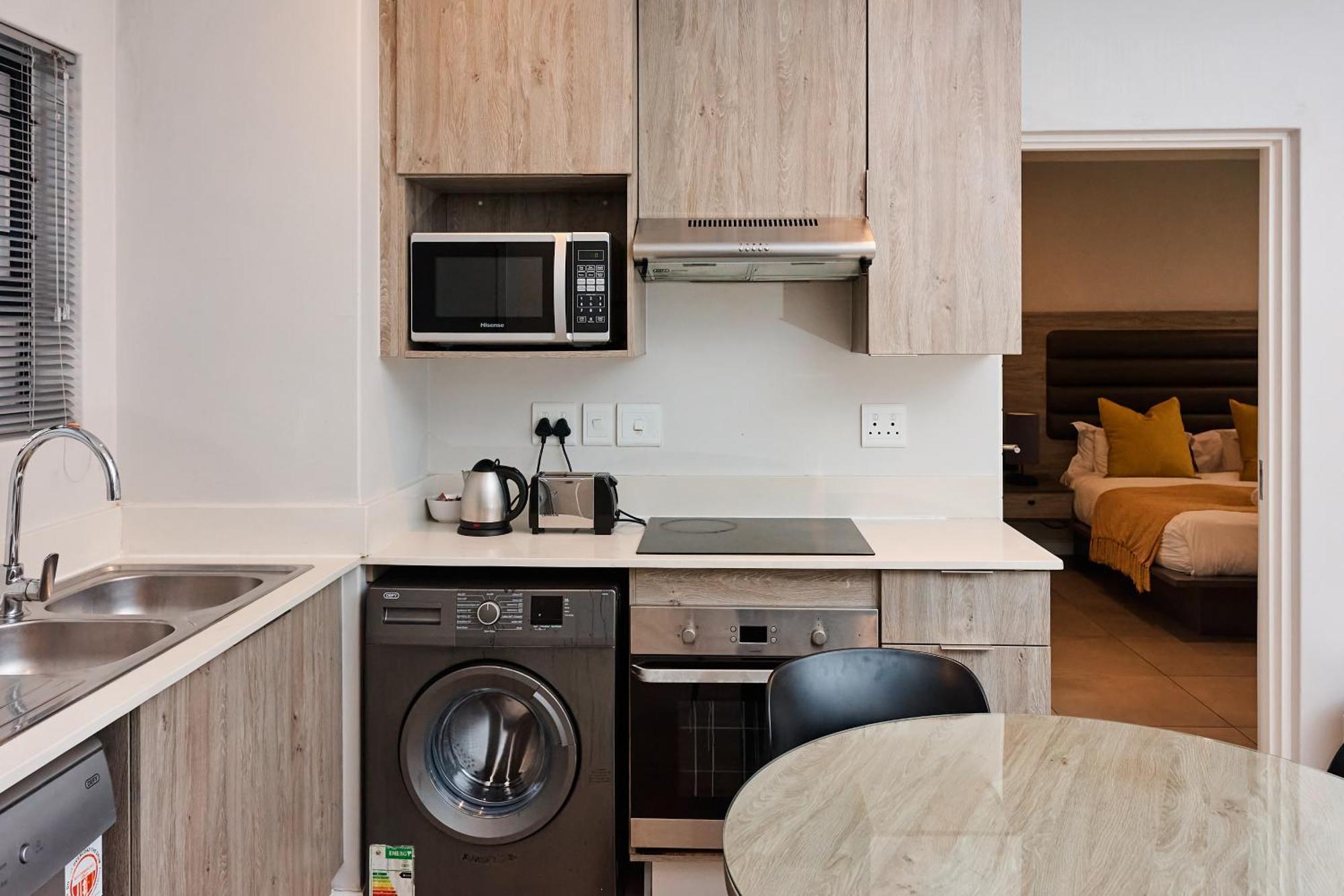 Elegant 1 Bed 5g Wi-fi Netflix Inverter Apartment