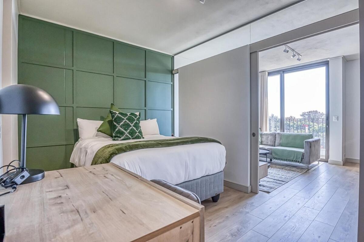 Comfy Unit At One Rosebank Apartment