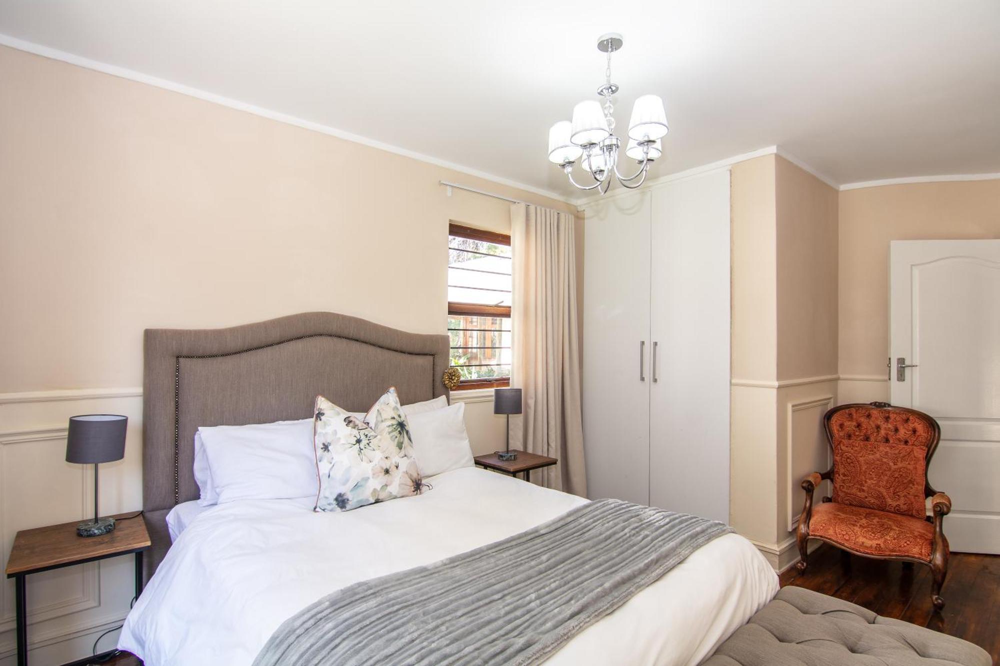 Villa Charming Country Sandton With Back Up Power & Water *