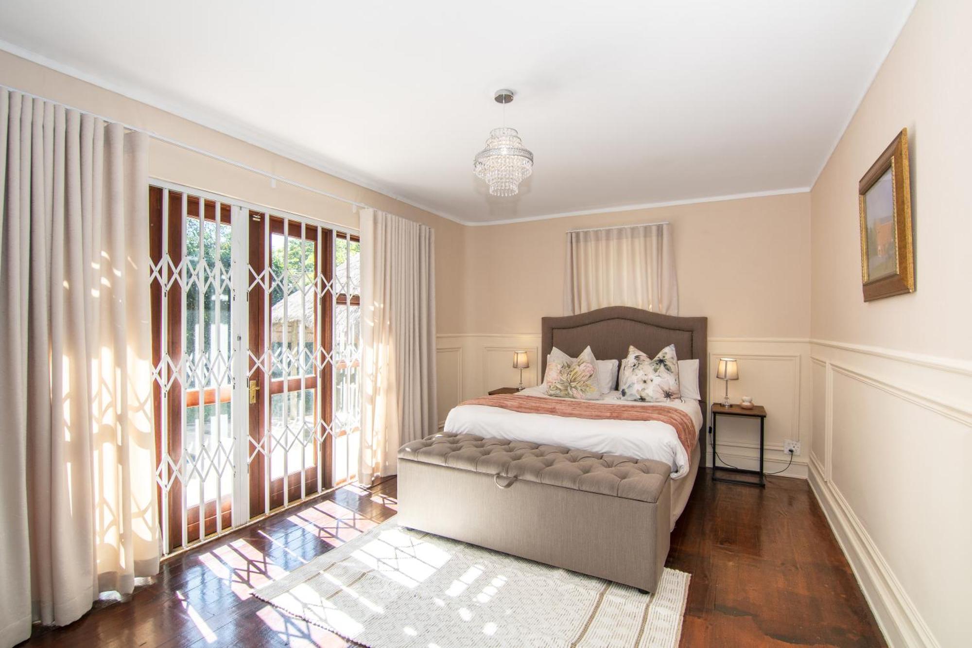 Villa Charming Country Sandton With Back Up Power & Water