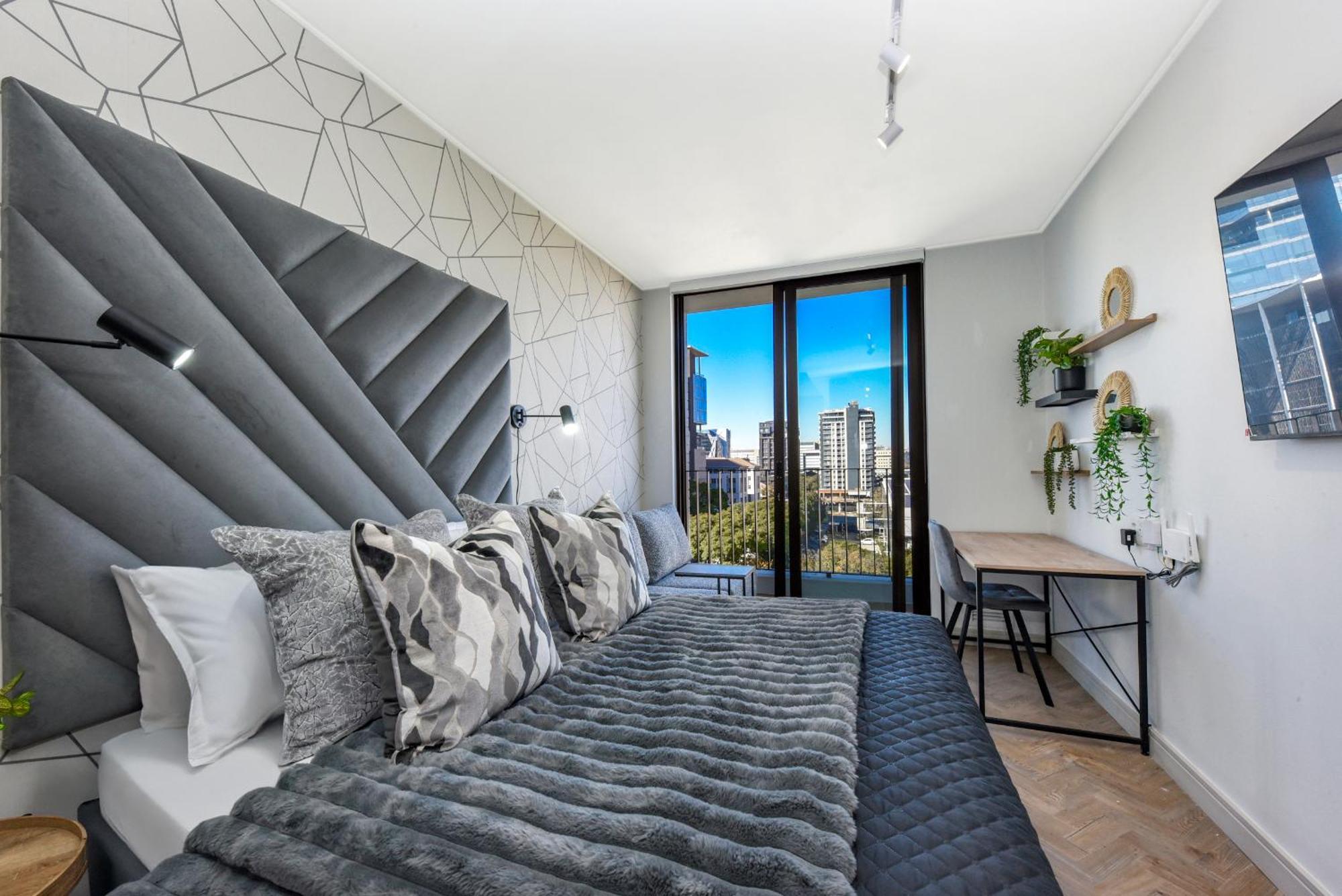 One Rosebank Apartment *