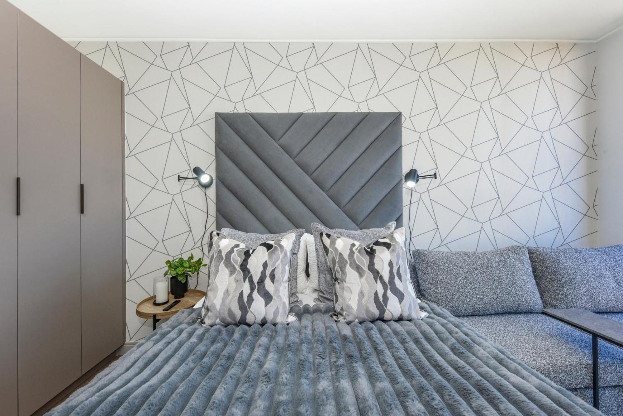 One Rosebank Apartment *