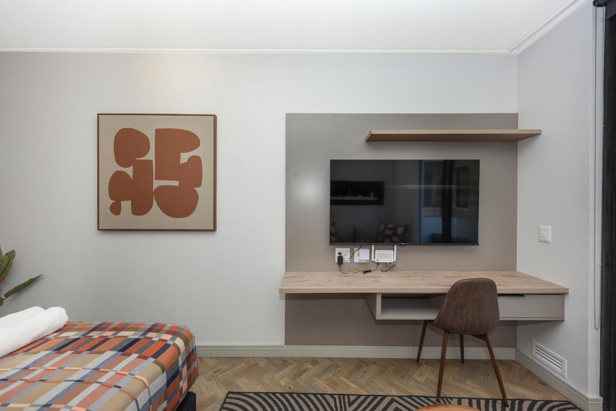 One Rosebank Apartment *