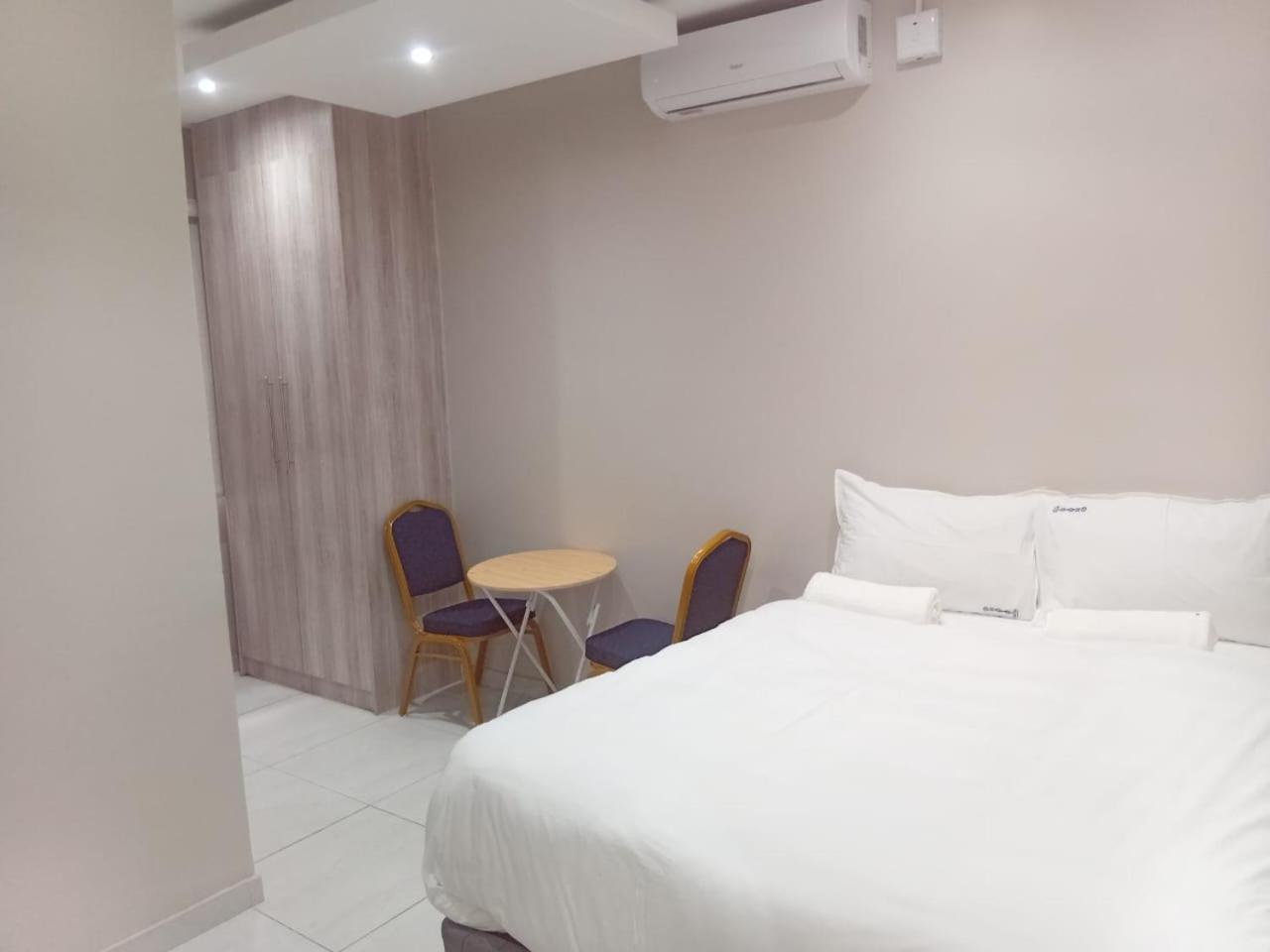 Hayat Hotel *