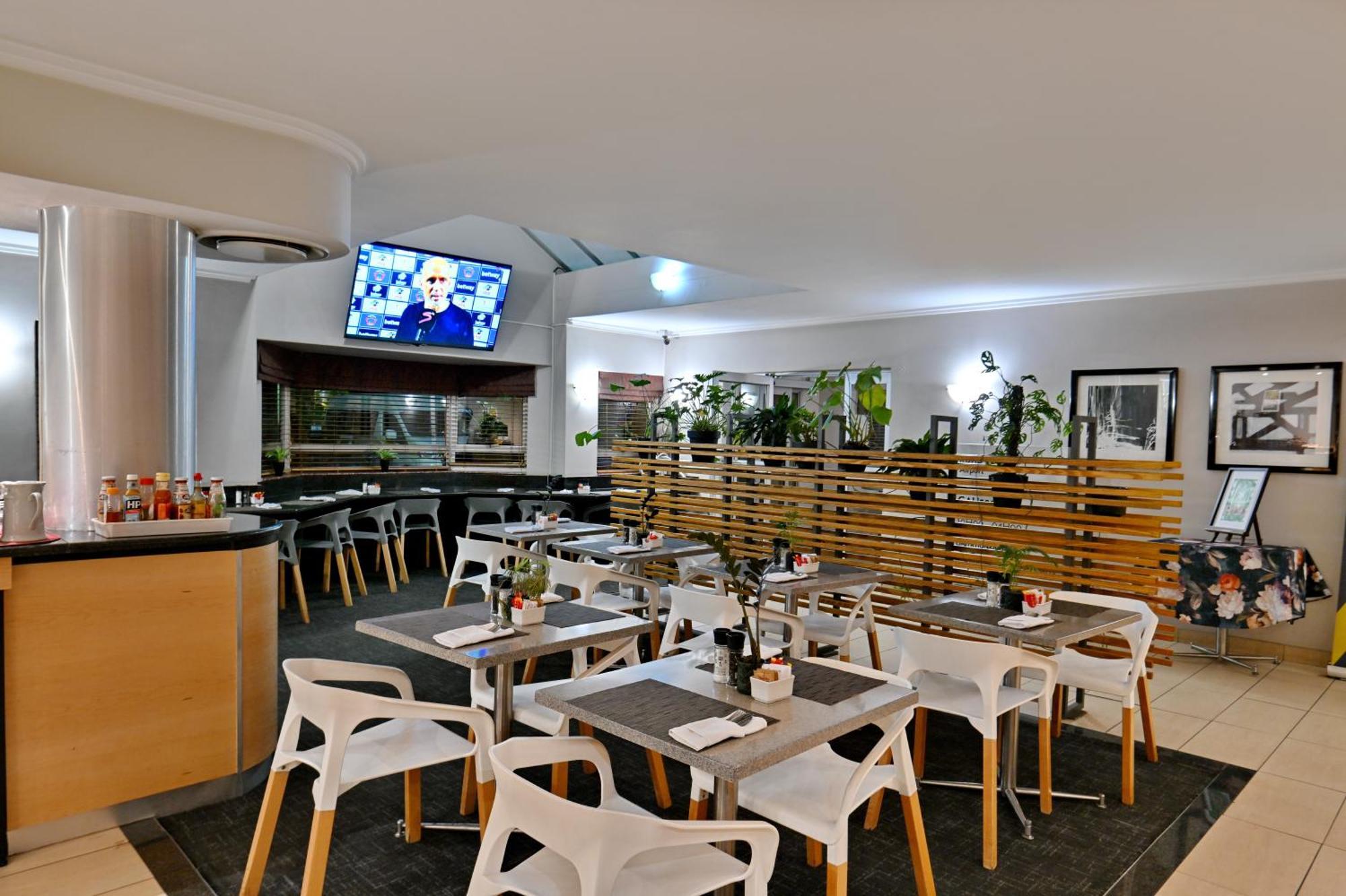 Road Jnb Airport Hotel *