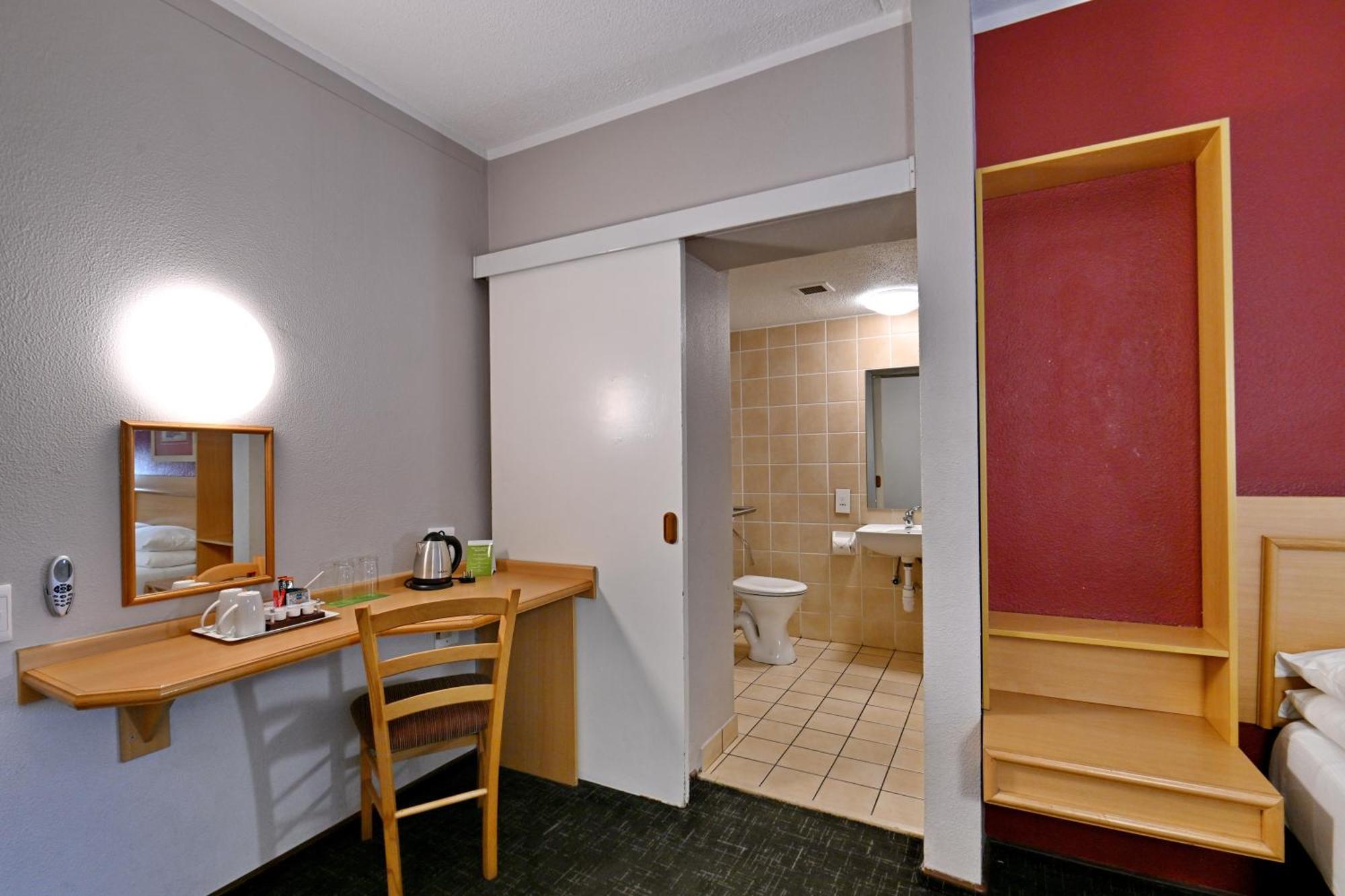 Hotel Road Jnb Airport *