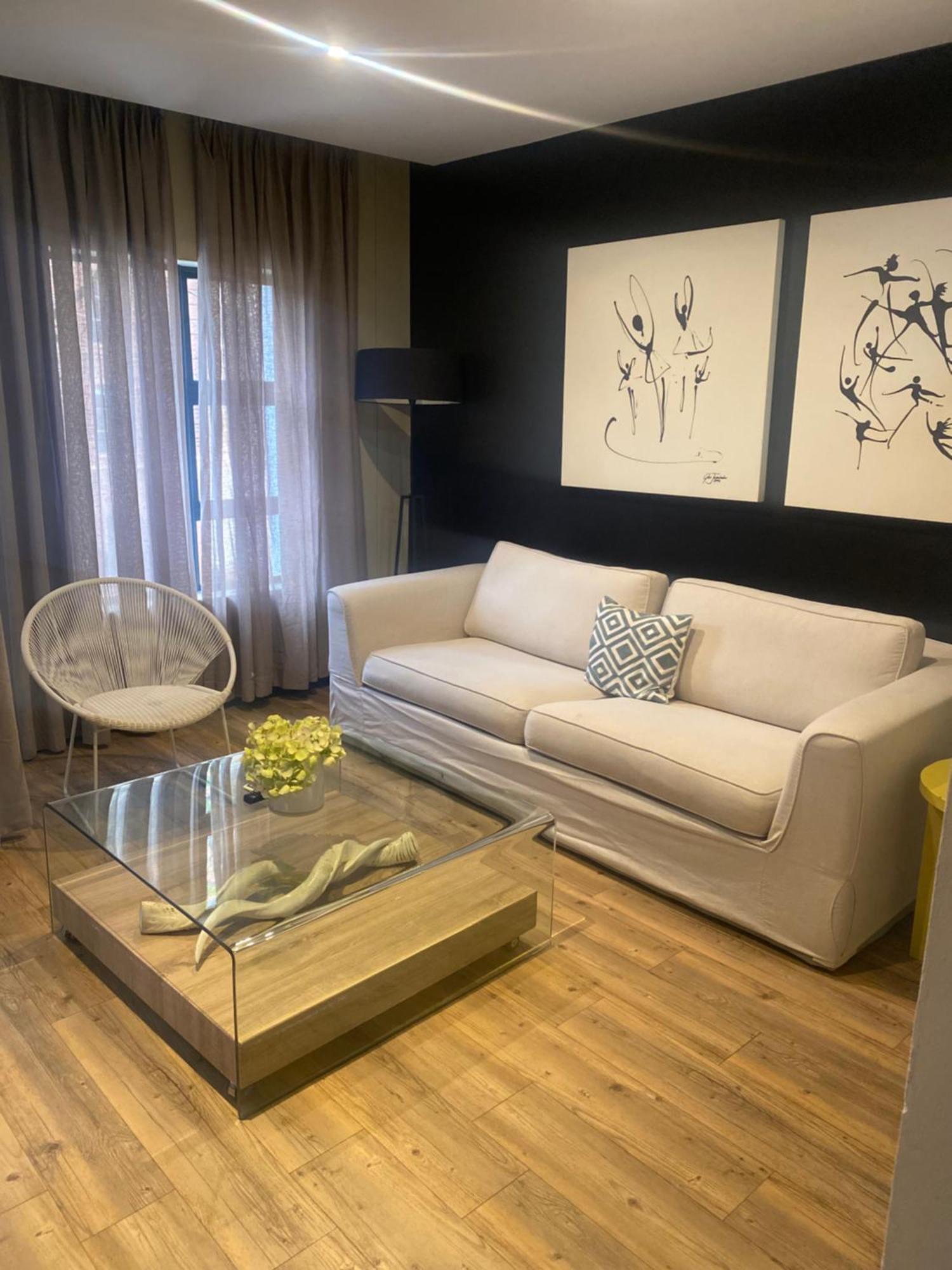 Easy - The Vantage Rosebank *