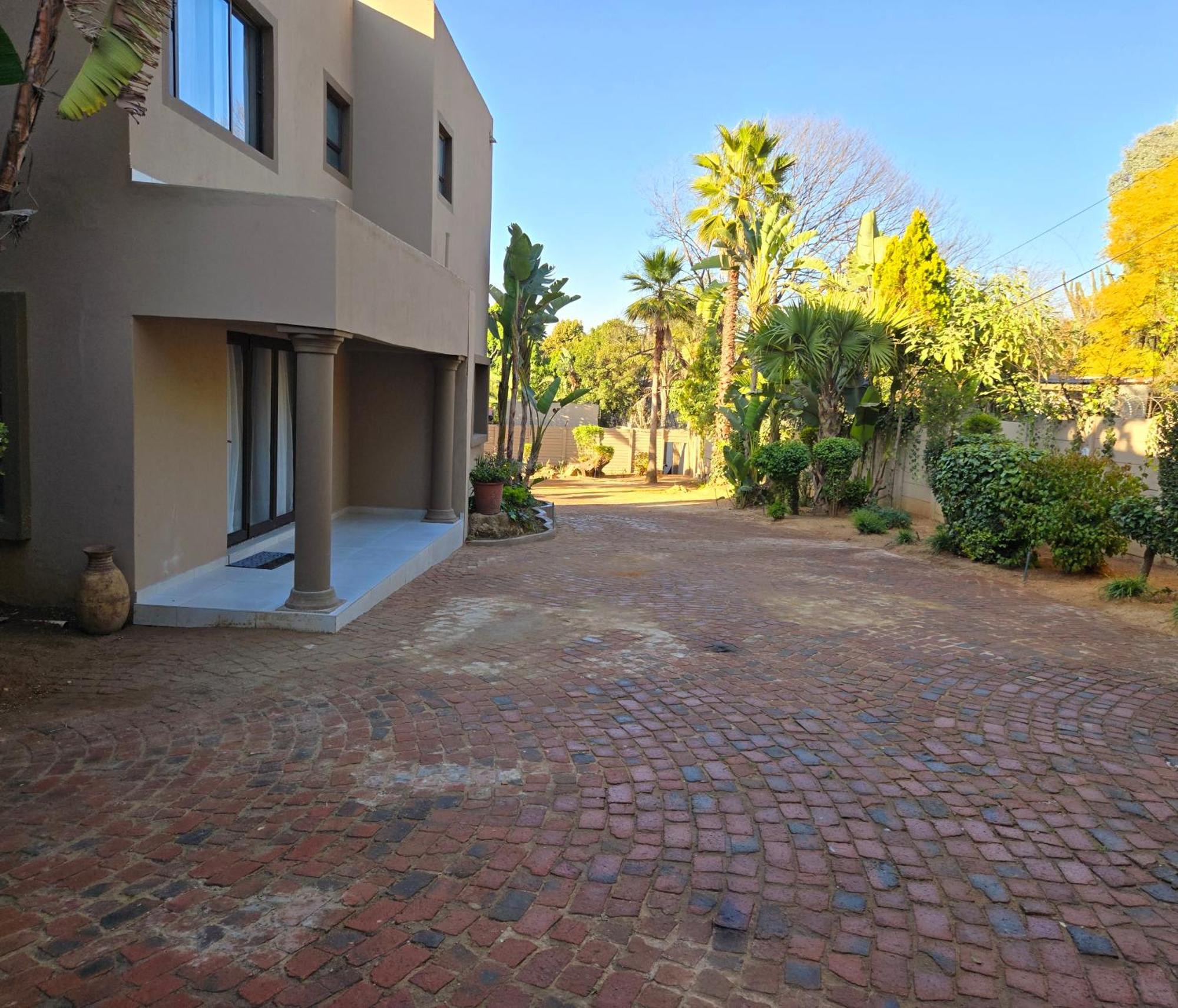 The Hide On Aston-sandton Guest house