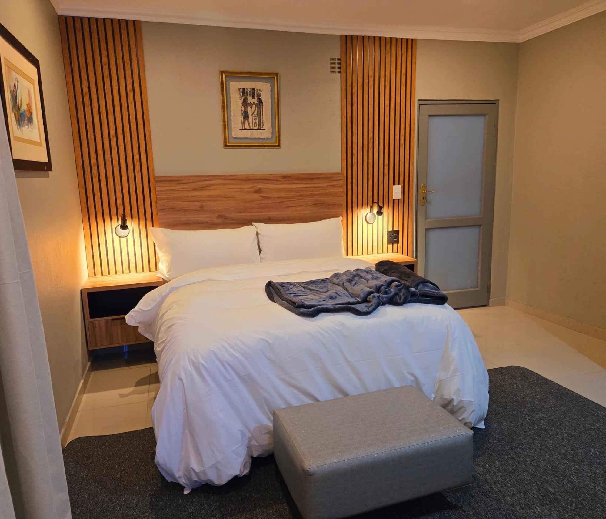 The Hide On Aston-sandton * Johannesburg