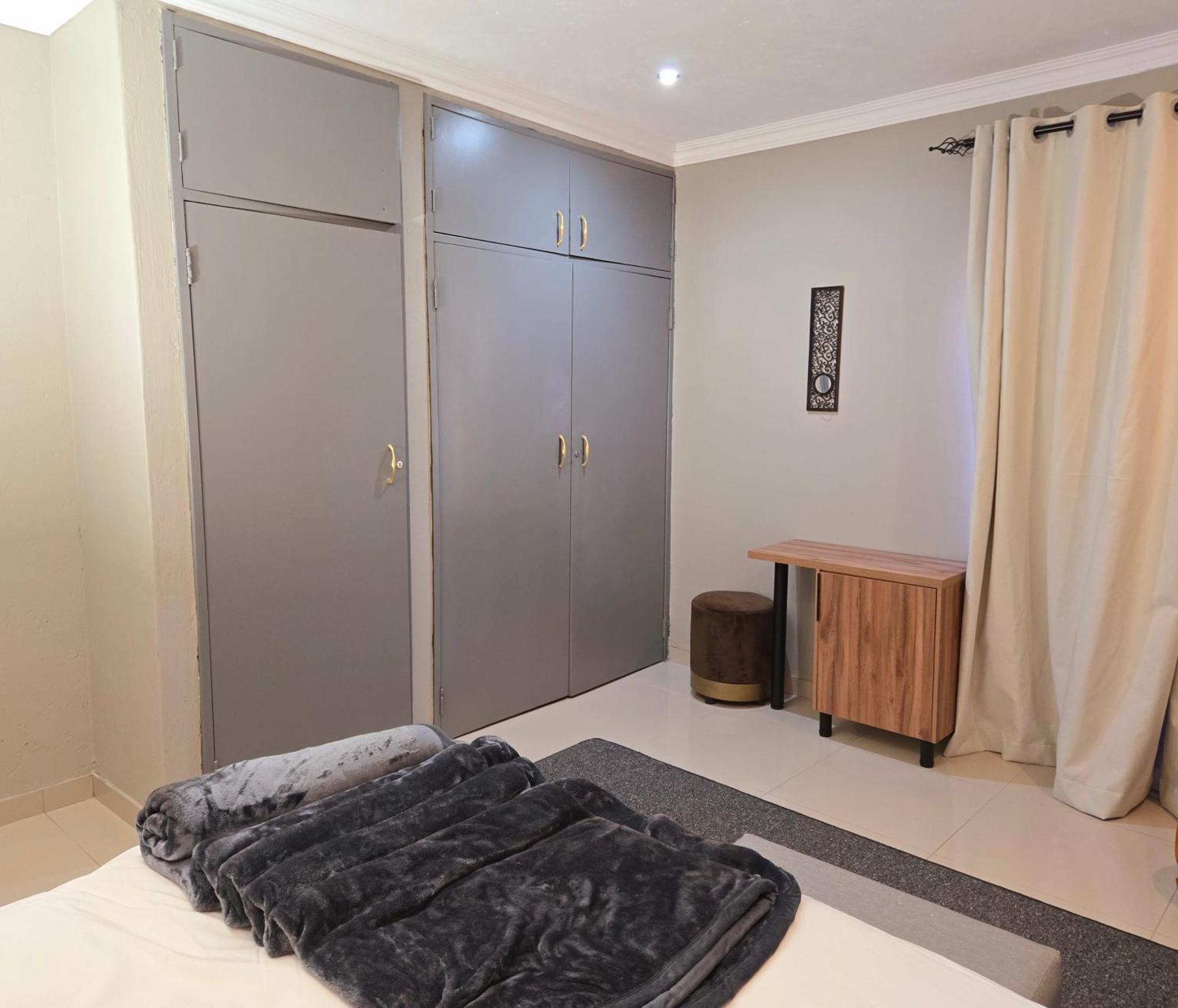 The Hide On Aston-sandton Guest house