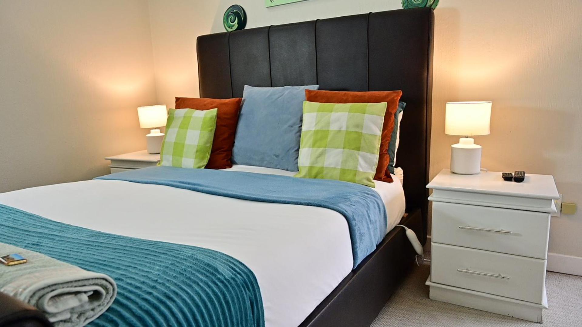 Sizanazo - In The Heart Of Northcliff Hill Homestay