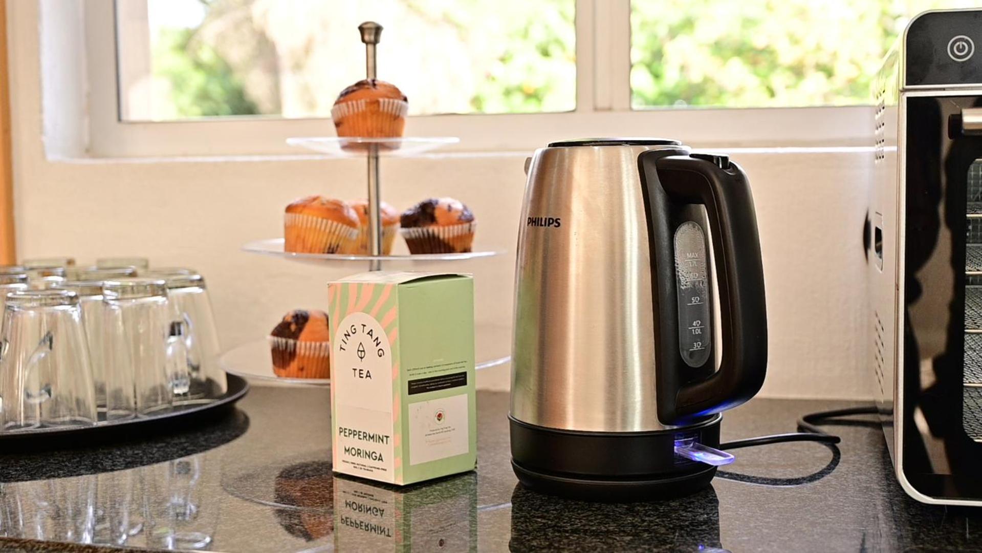 Sizanazo - In The Heart Of Northcliff Hill Homestay *
