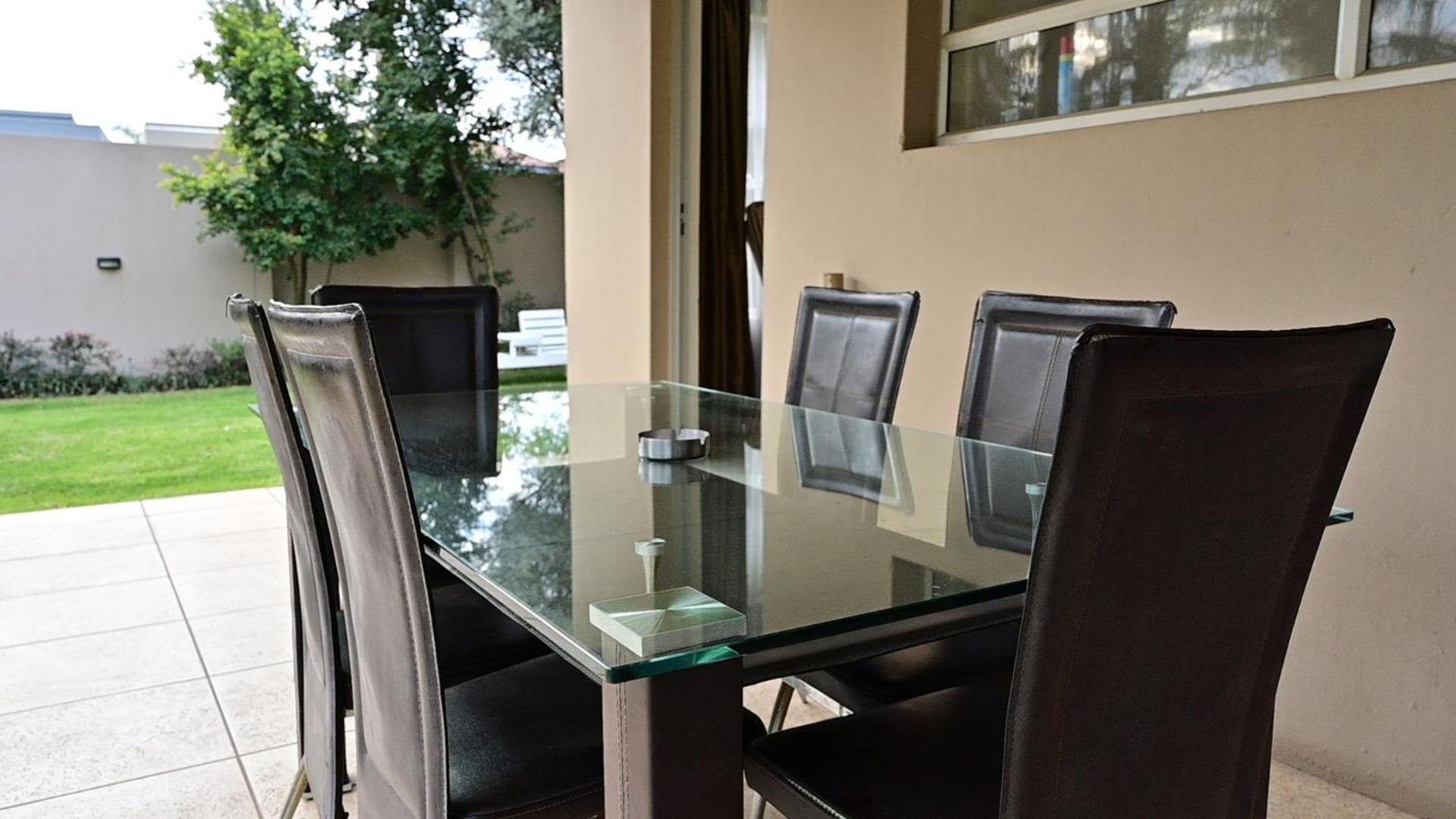 Sizanazo - In The Heart Of Northcliff Hill Homestay