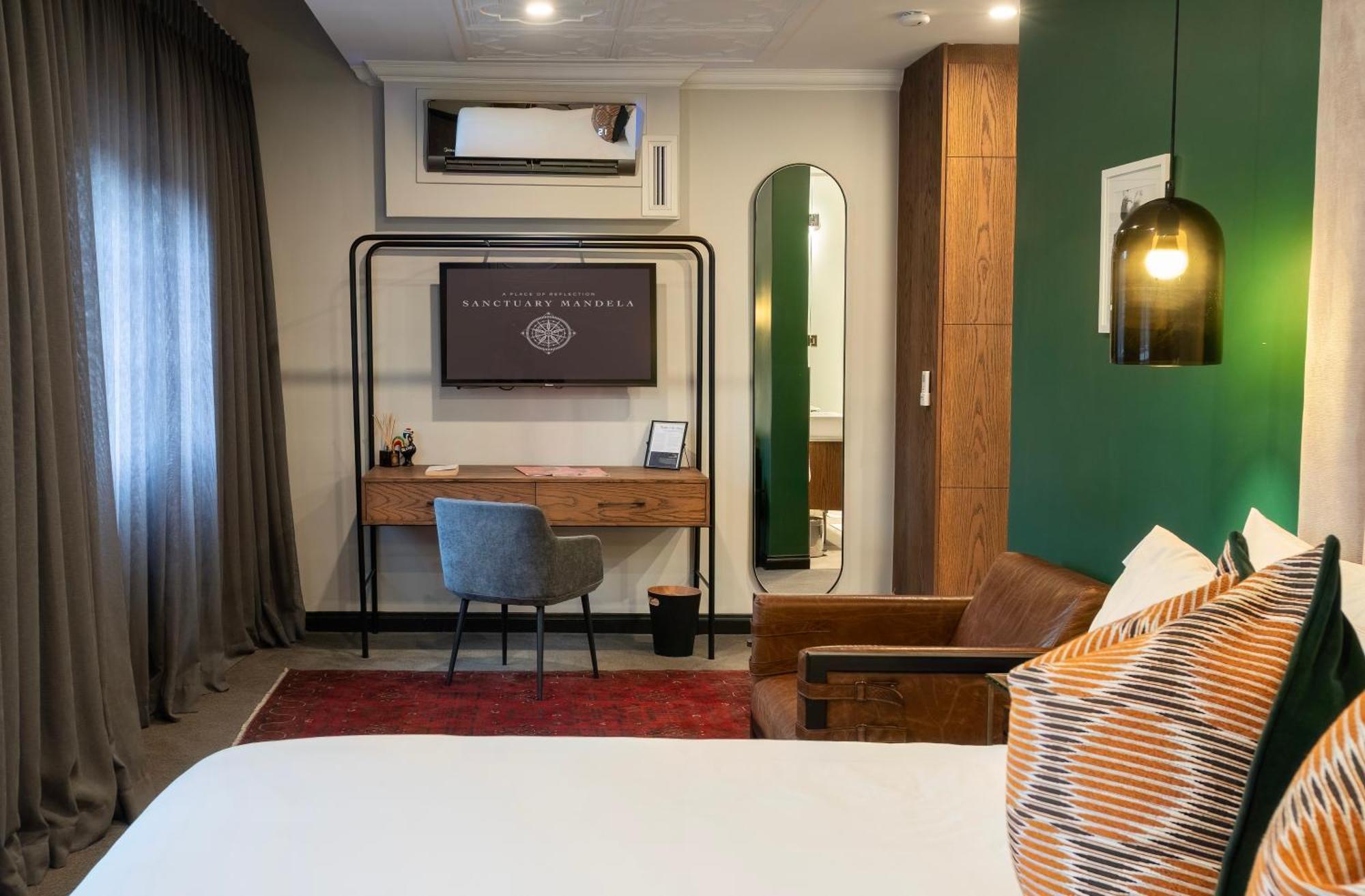 Sanctuary Mandela Hotel *