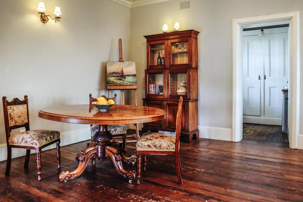 Mansion House Guest house *
