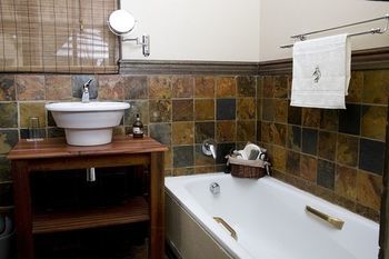 La Vue Guesthouse Lodge *