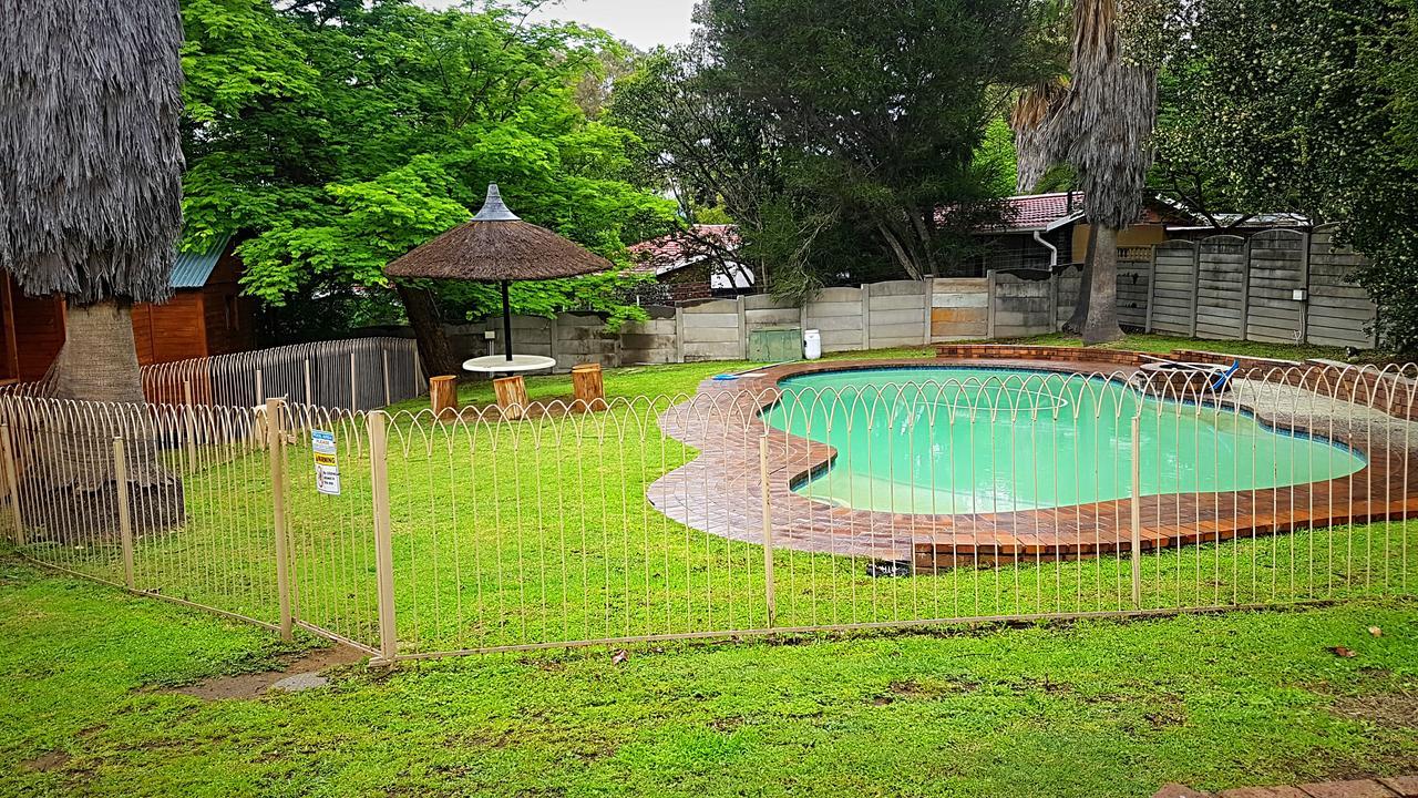 Hostel Mikasa Sukasa Backpackers *