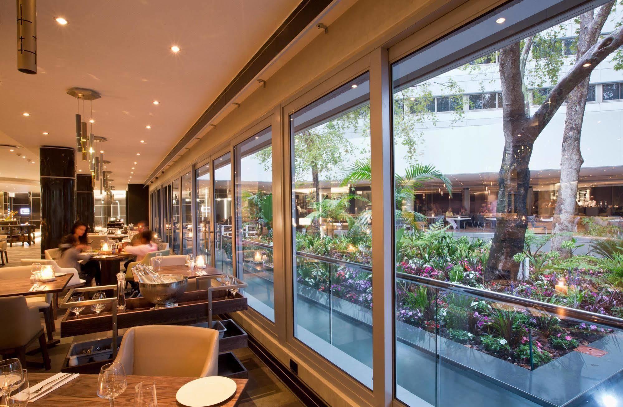 Southern Sun Grayston Sandton Khách sạn