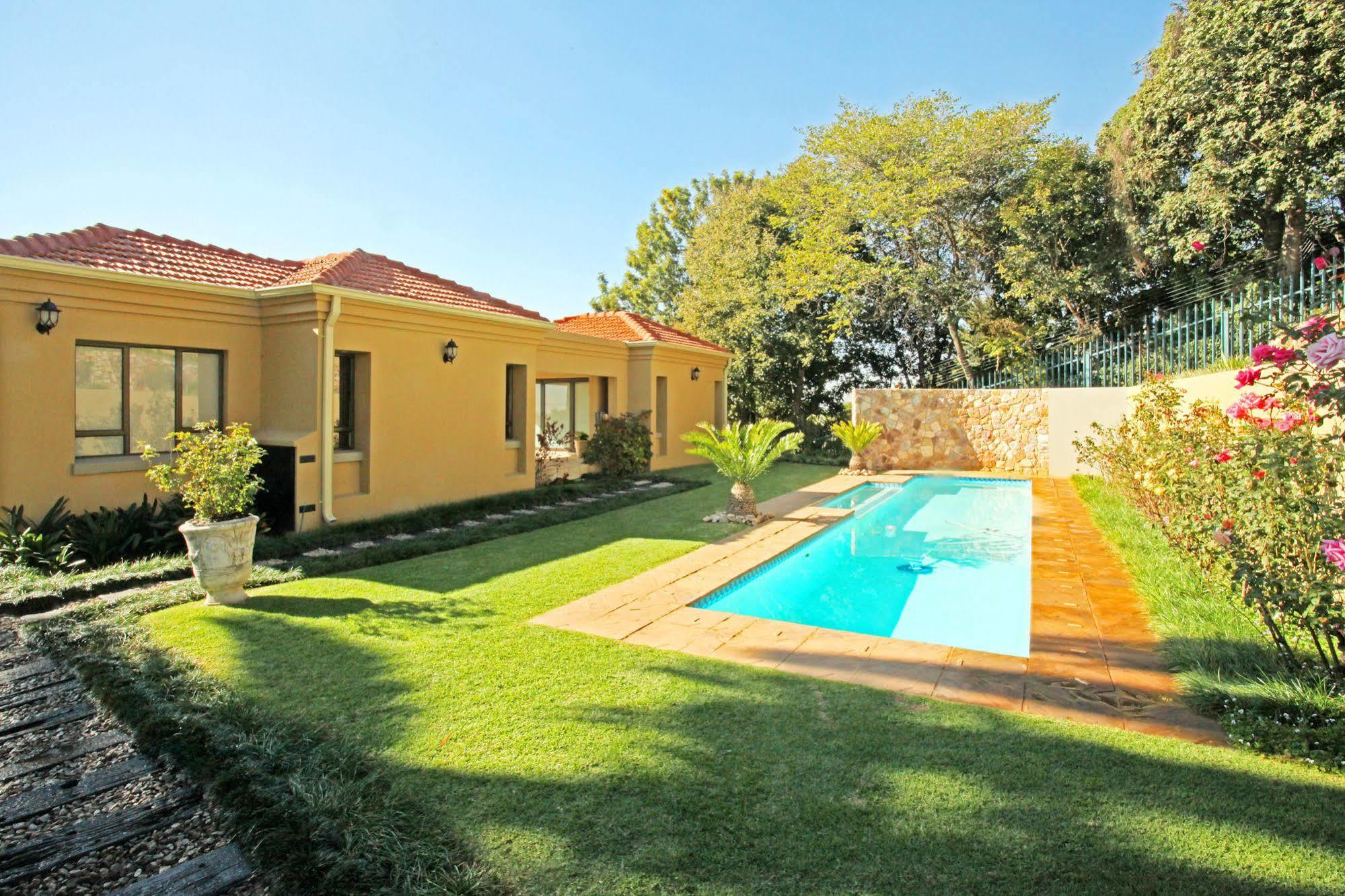 12 On Hillel Guest Manor Nhà khách