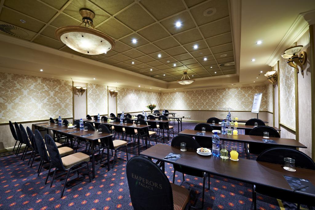 Hotel Peermont Metcourt At Emperors Palace