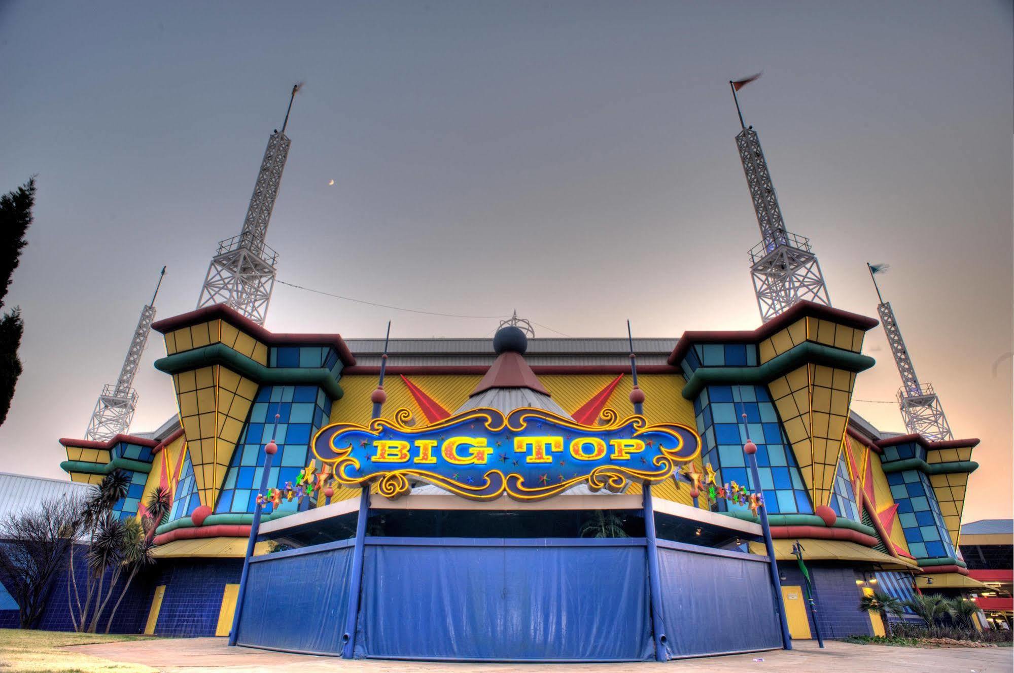 Khách sạn Carnival Club