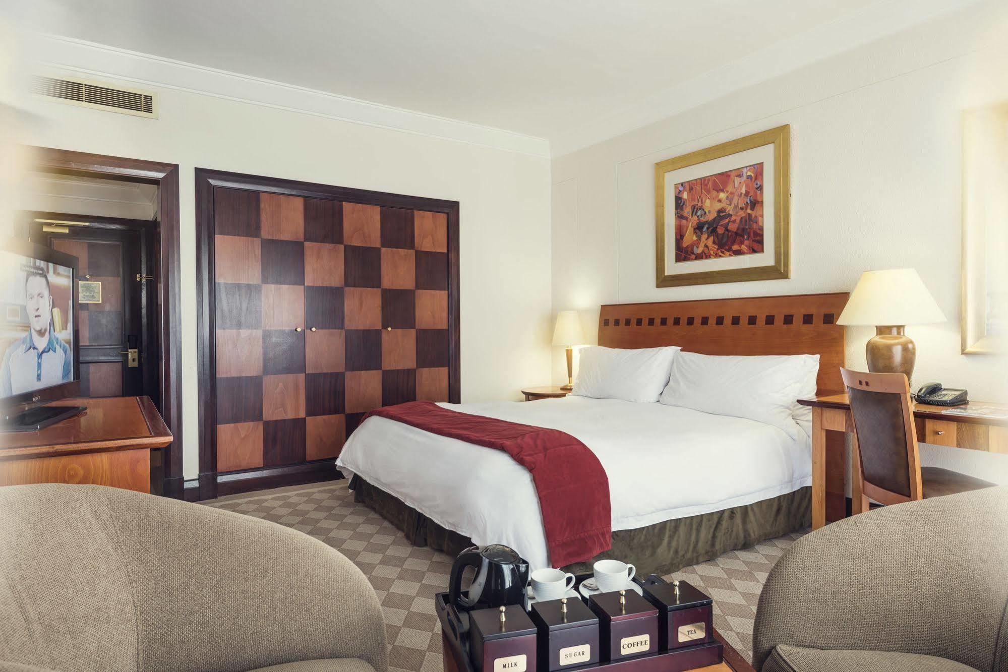 Carnival Club Khách sạn 4*