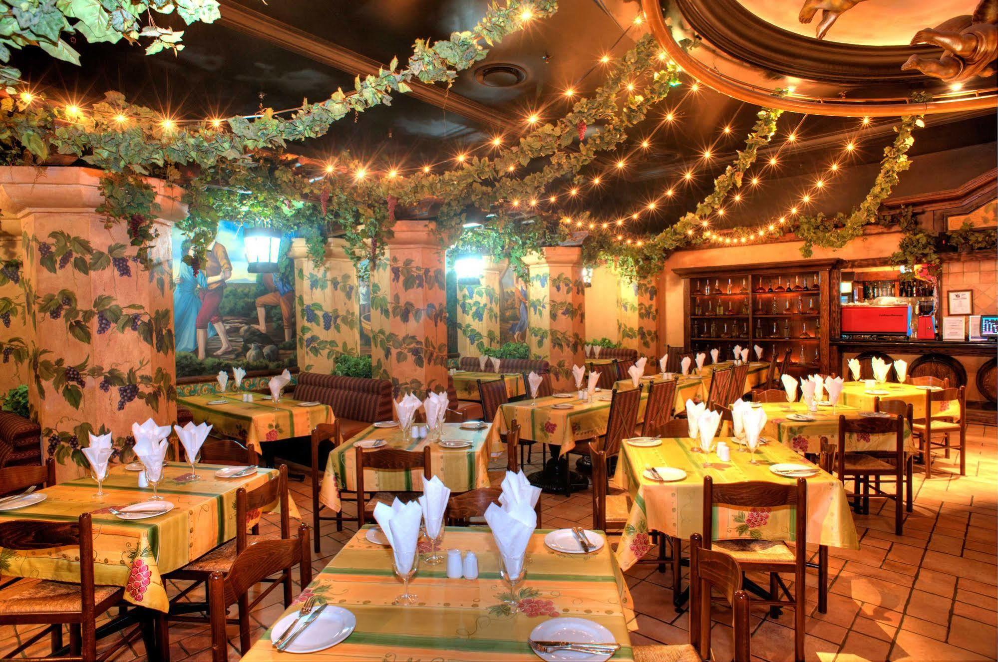 Khách sạn Carnival Club