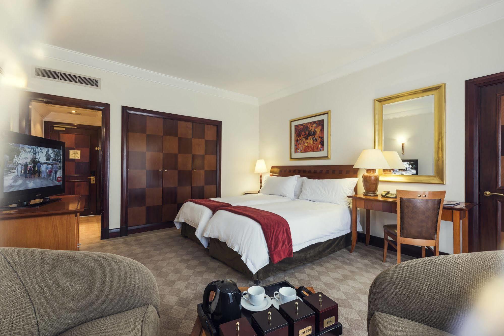 Khách sạn Carnival Club 4*