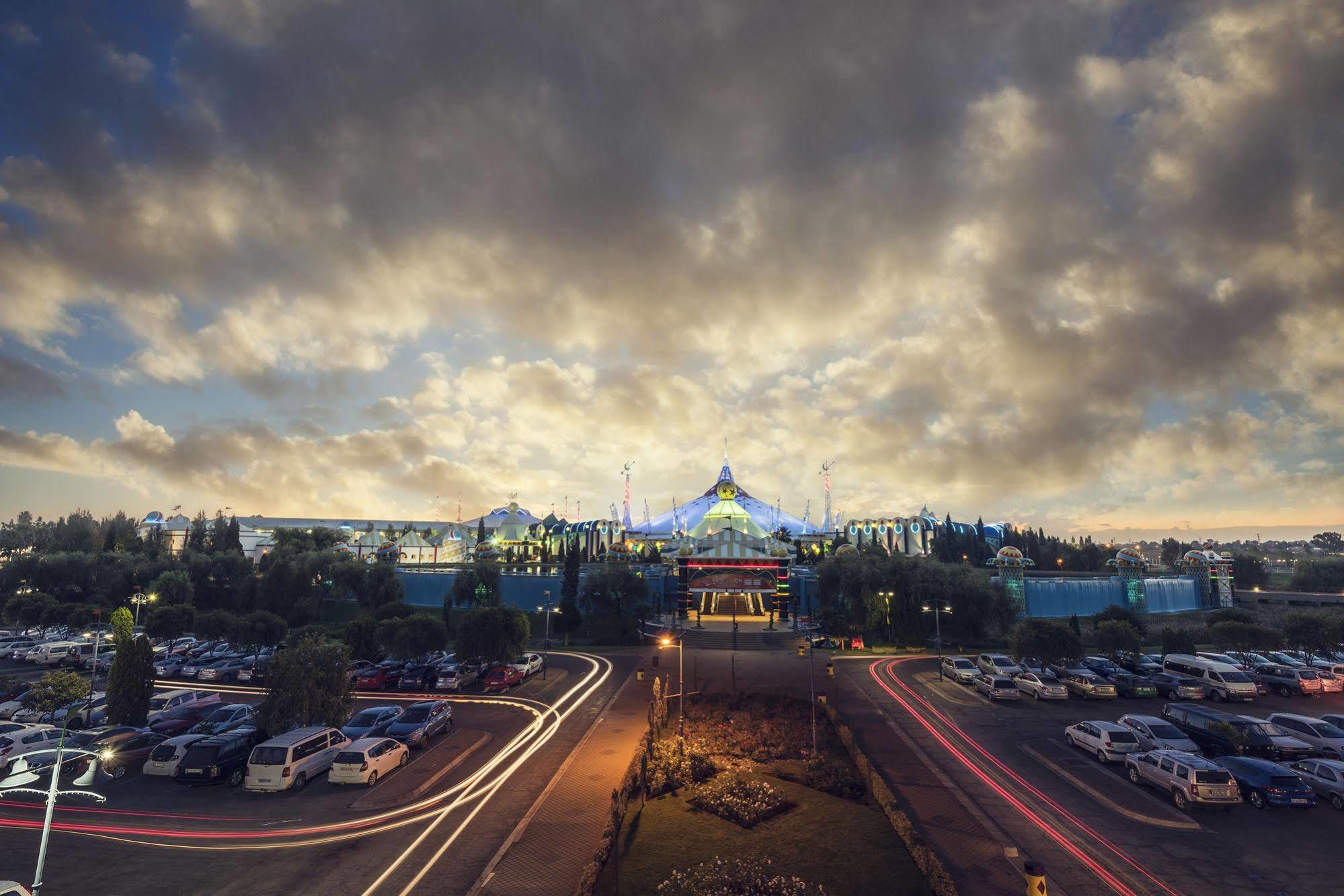 Khách sạn Carnival Club 4*