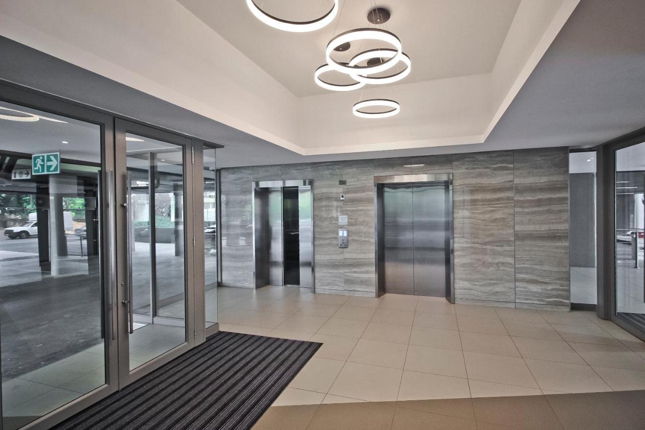 Sandton 15 West Road South * Johannesburg