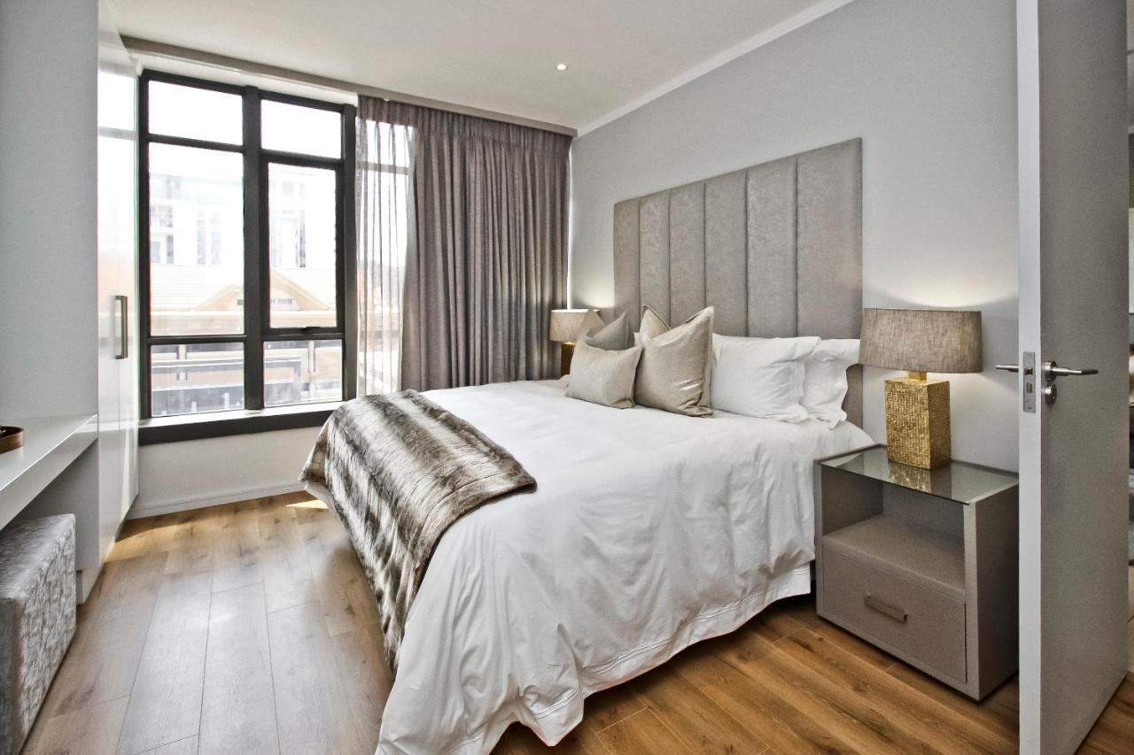 Sandton 15 West Road South Apartment