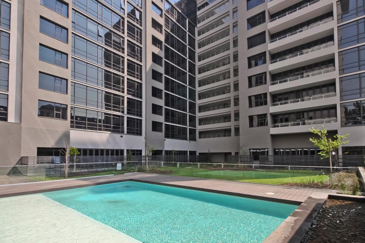 Sandton 15 West Road South Apartment