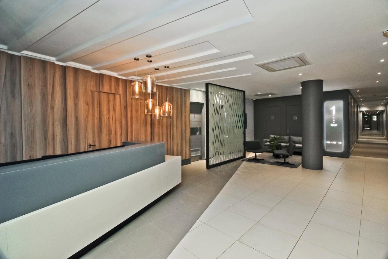 Sandton 15 West Road South *