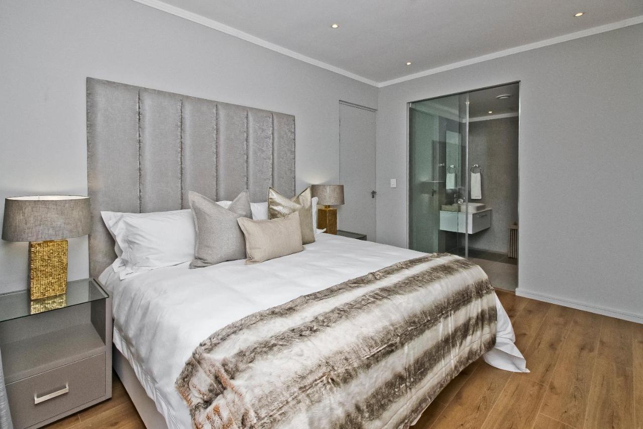 Sandton 15 West Road South *