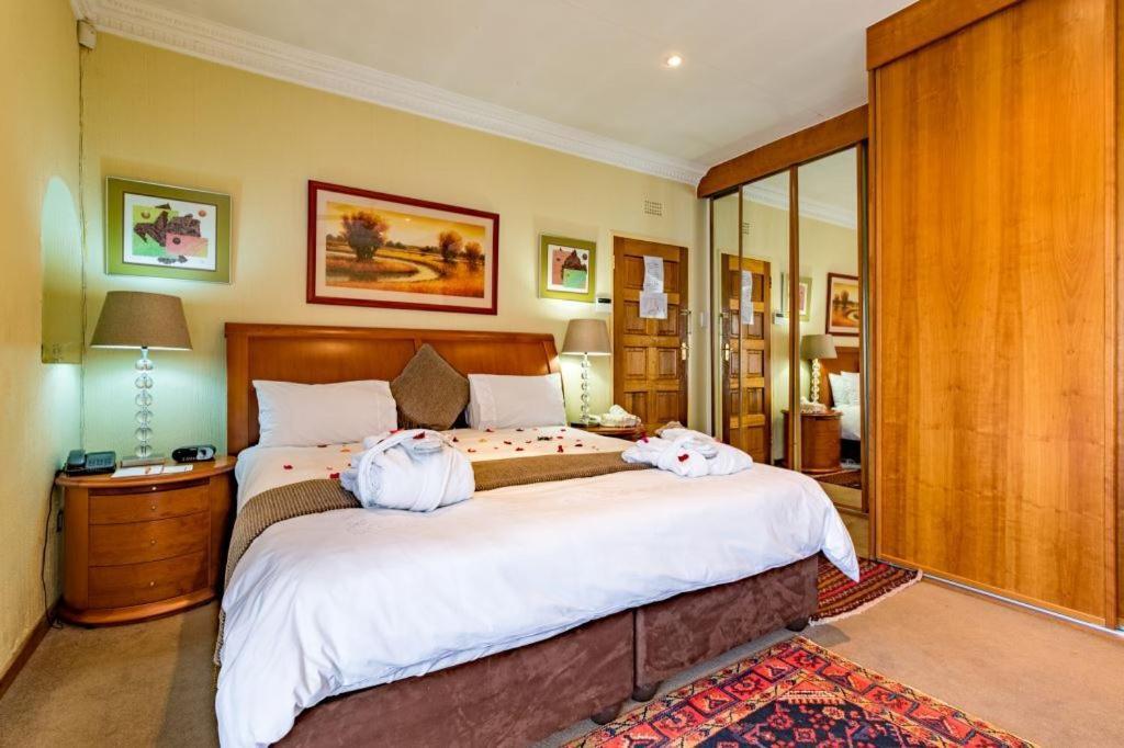 Hoyohoyo Chartwell Hotel