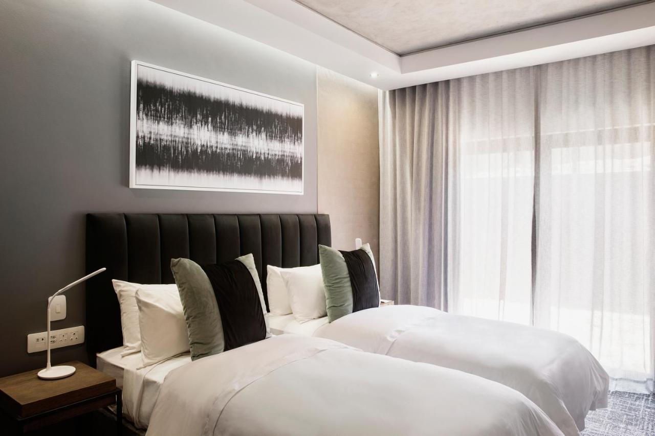 Hotel The Capital Melrose