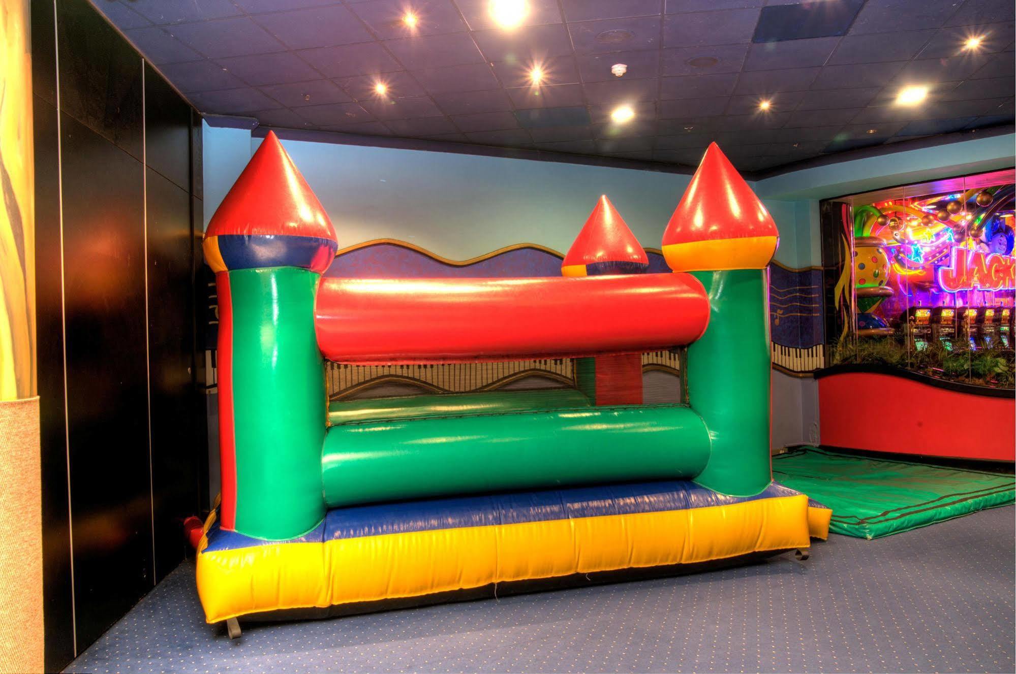 Khách sạn Carnival Club 4*