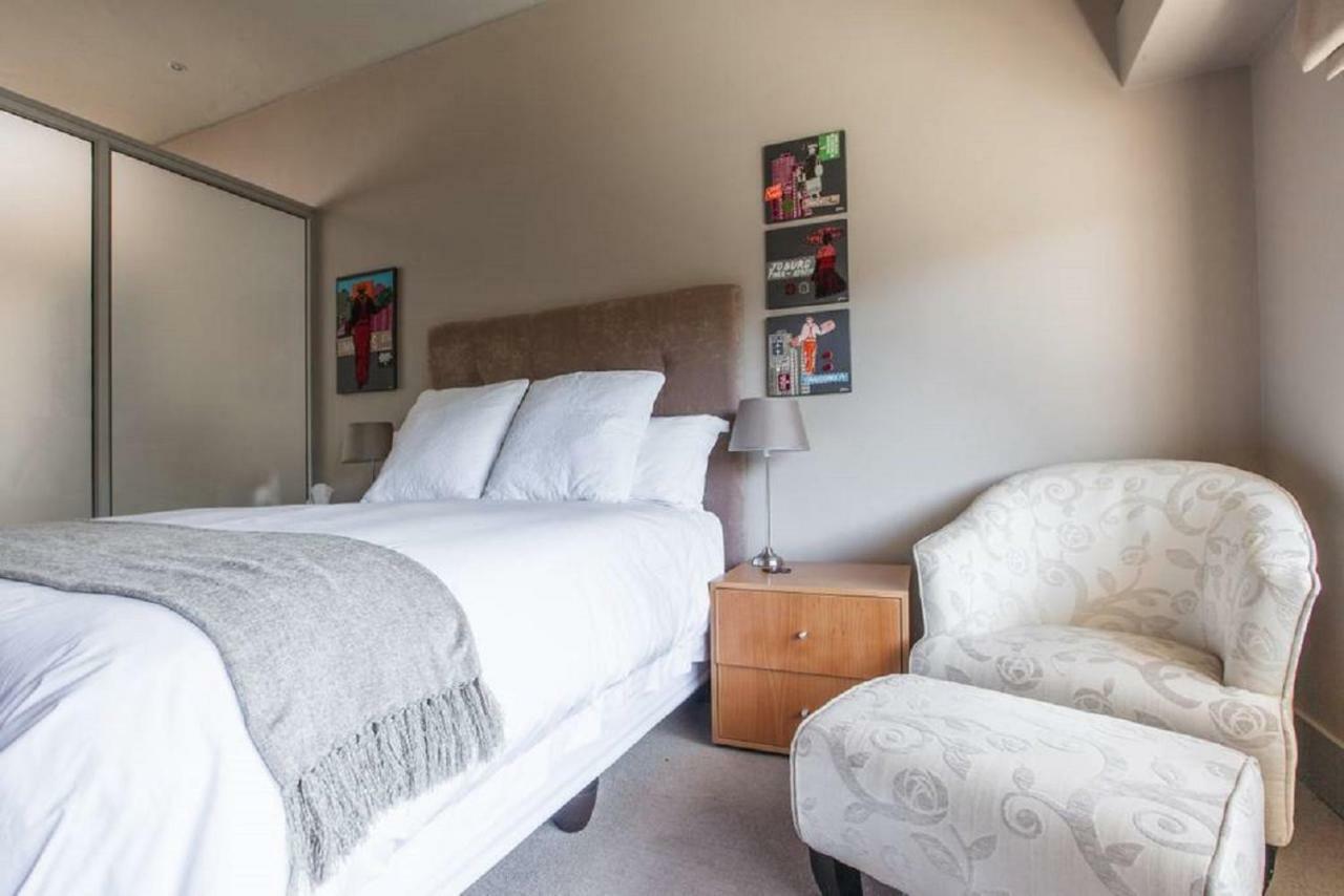 Houghton Place 4*