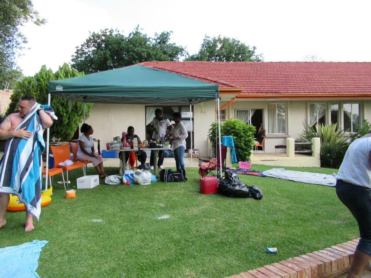 Umgwezi Lodge/backpackers Hostel