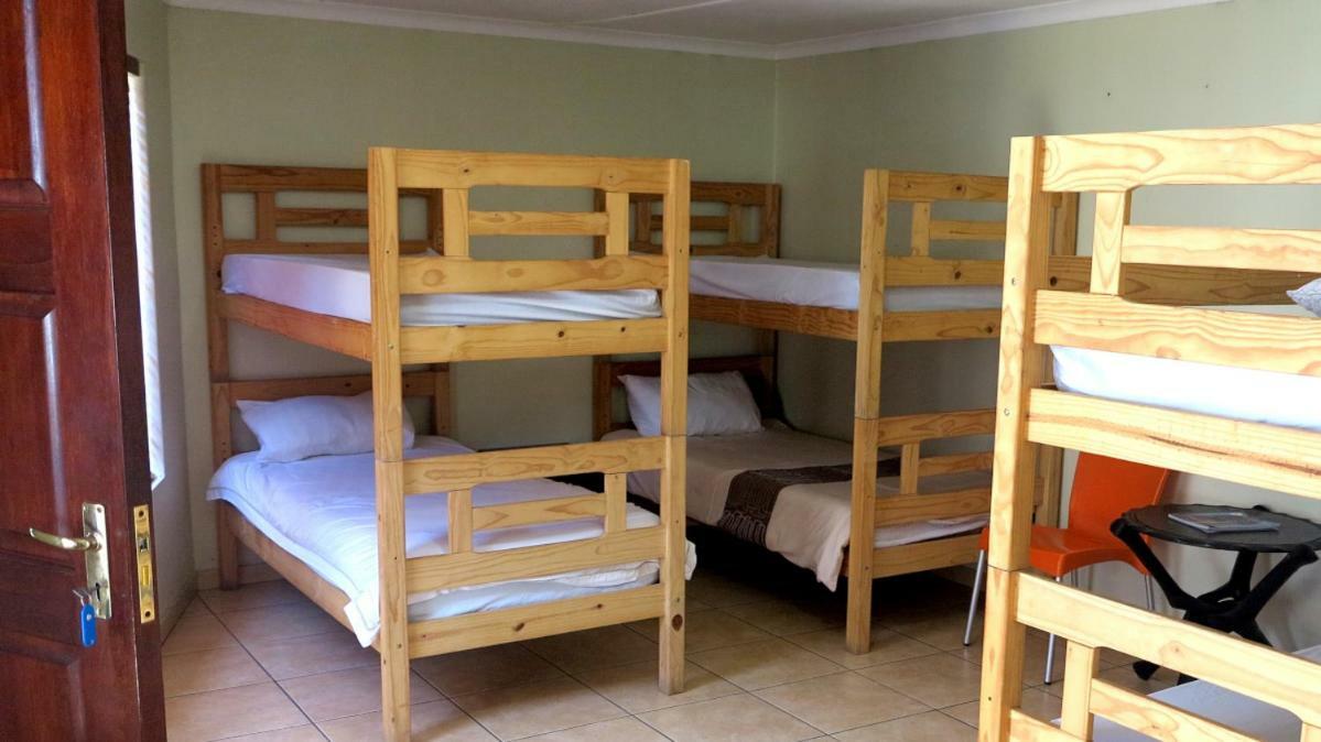 Umgwezi Lodge/backpackers *