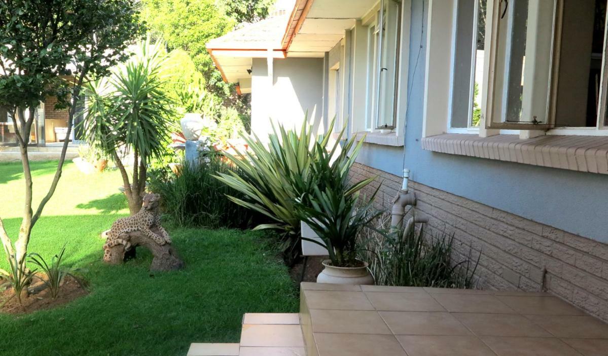 Umgwezi Lodge/backpackers Hostel