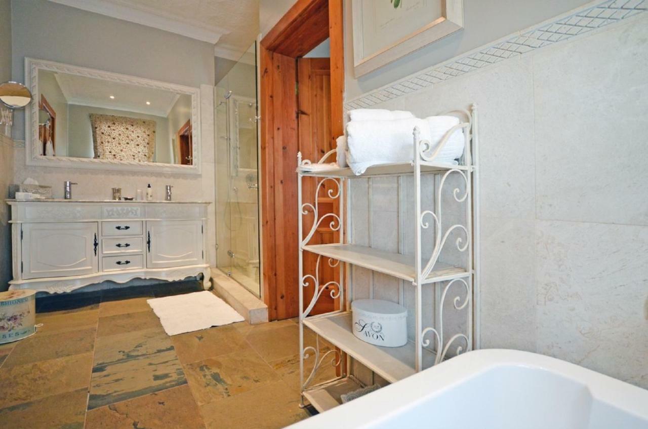 Doveton House Bed & Breakfast