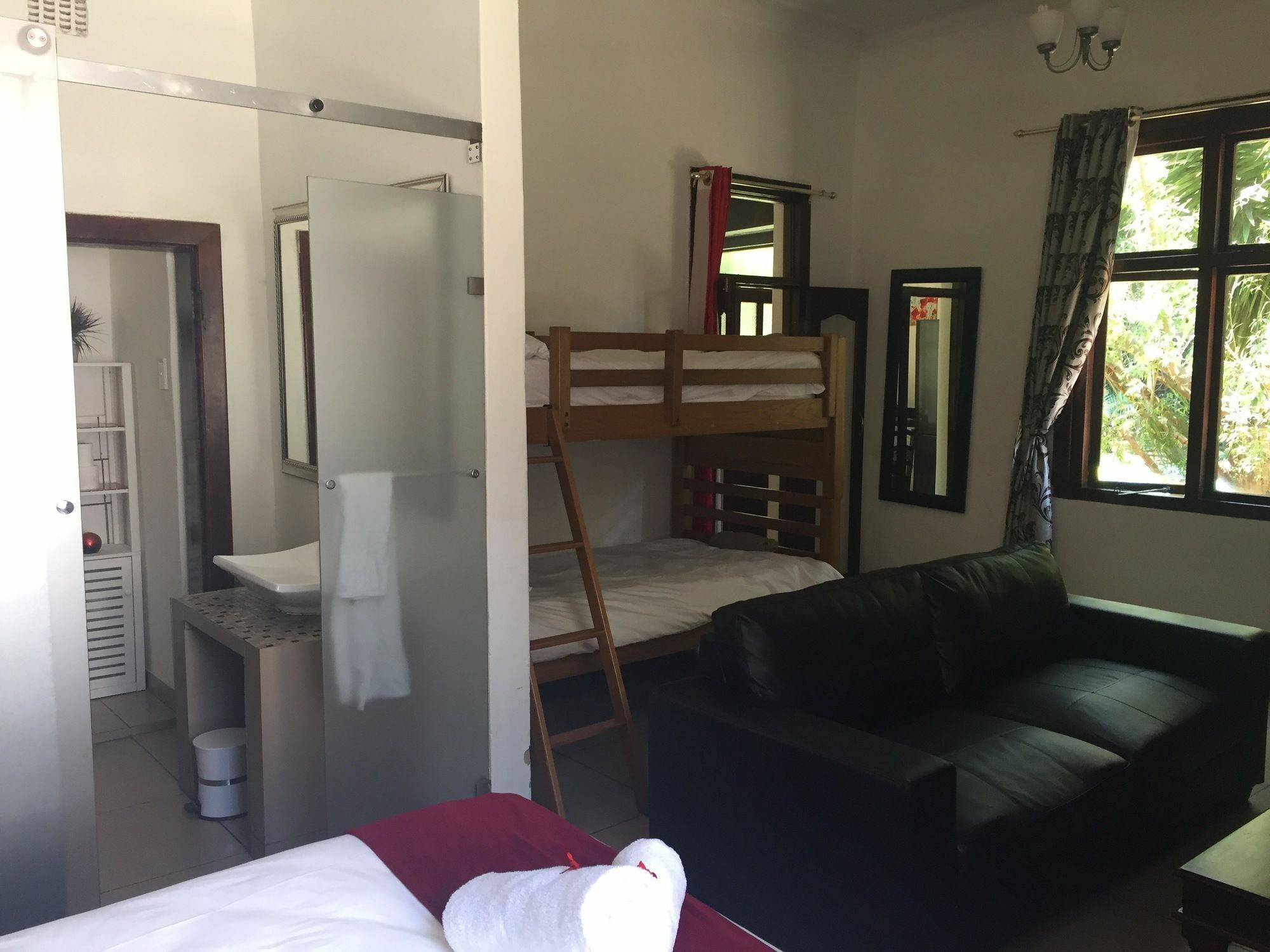 House On York 4*